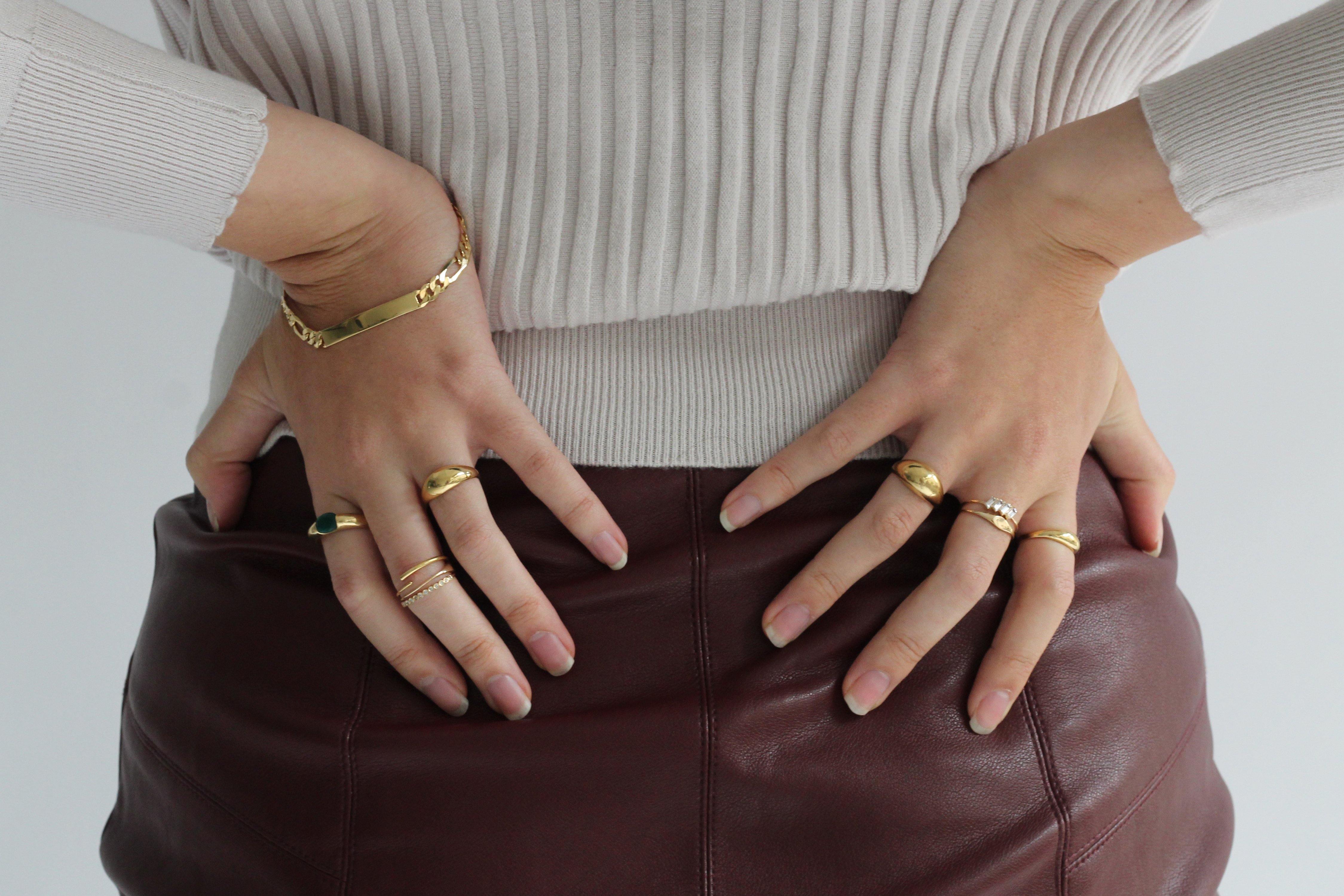 DAINTY SIGNET RING