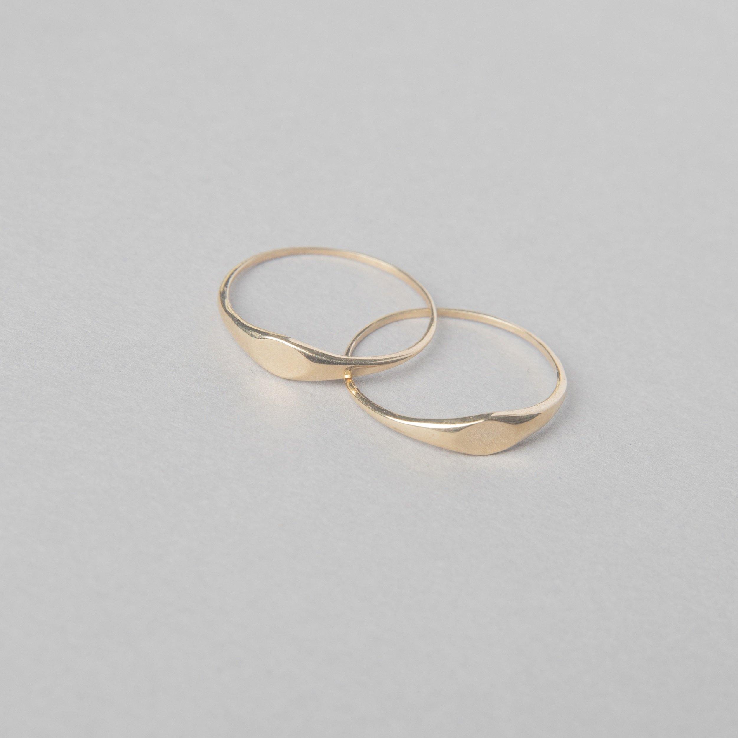 DAINTY SIGNET RING