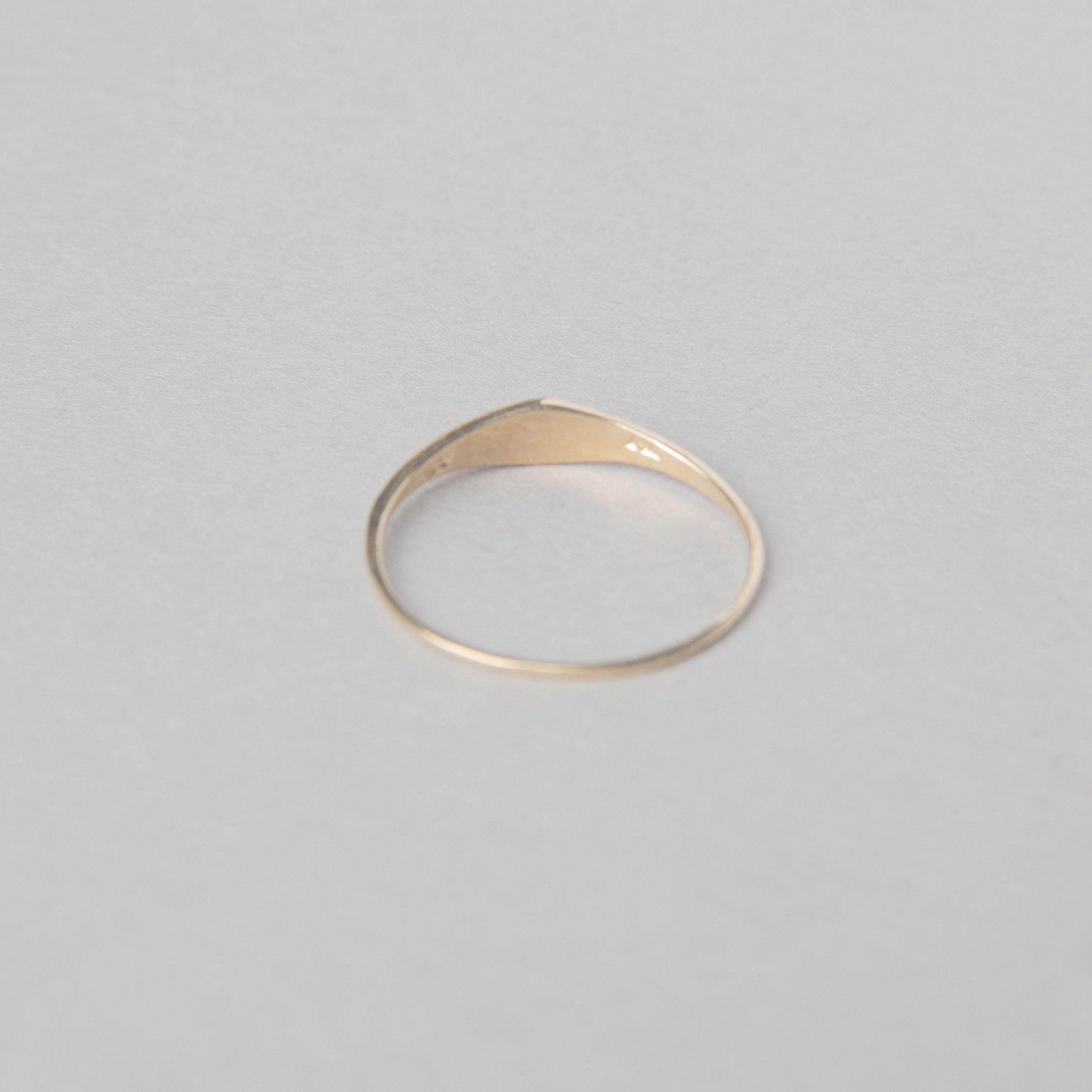 DAINTY SIGNET RING