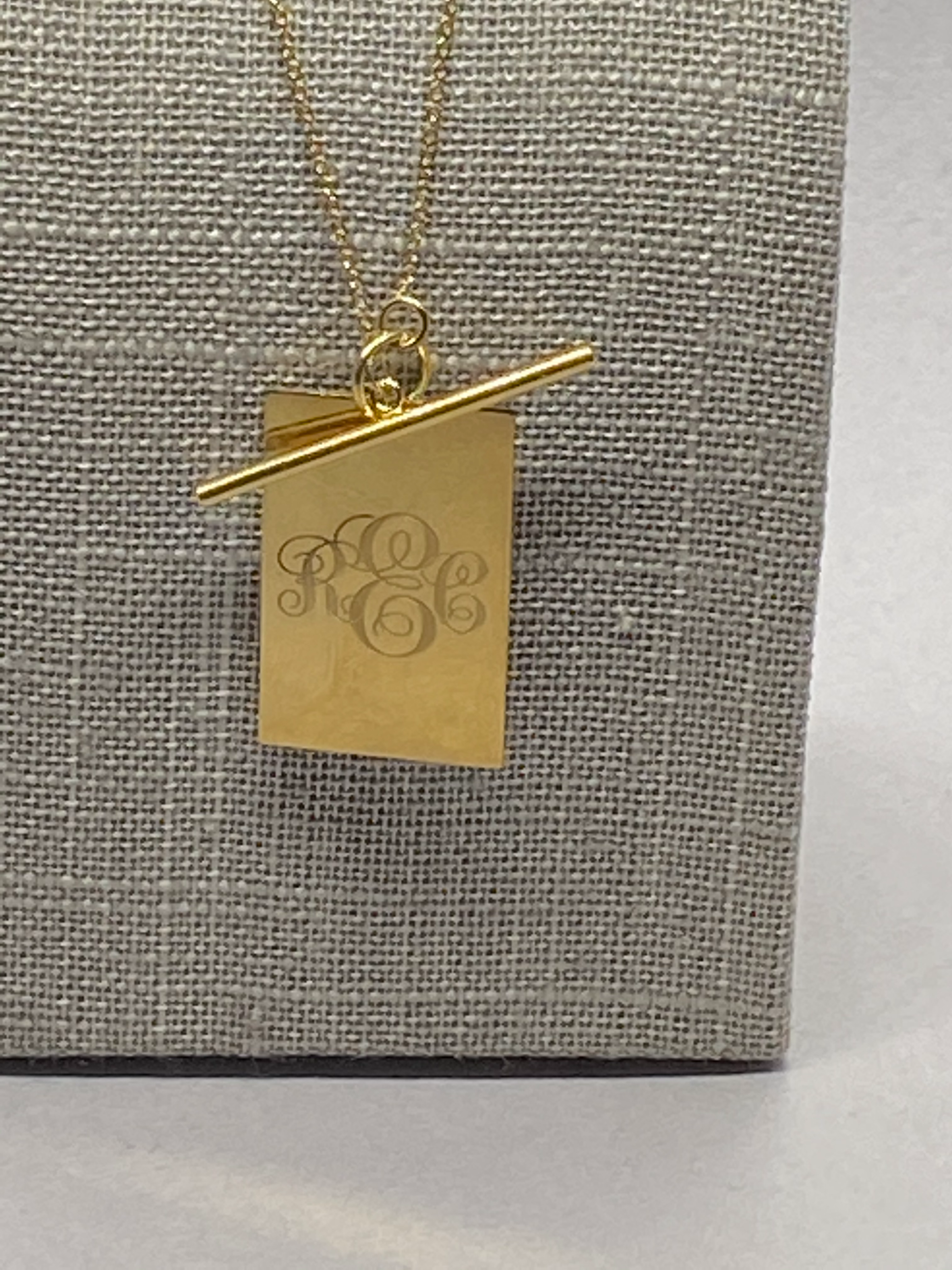 DISK & TOGGLE NECKLACE